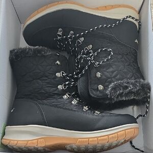 Chooka Black Quilted Winter Boots with Tan Soles